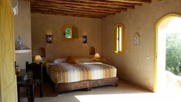 Junior Suite, Non Smoking | In-room safe, blackout curtains, bed sheets