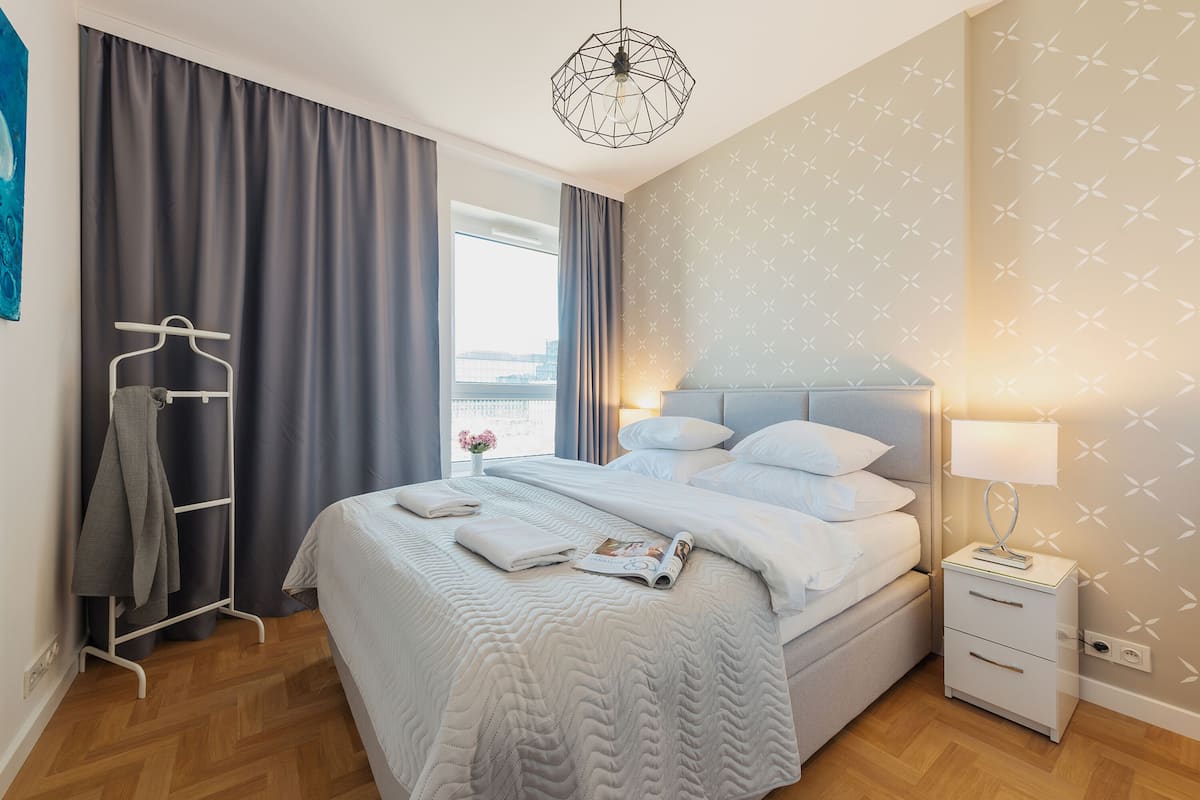 Business Apartment | Iron/ironing board, WiFi (free), bed sheets