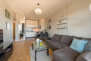 Business Apartment | Living area | Flat-screen TV