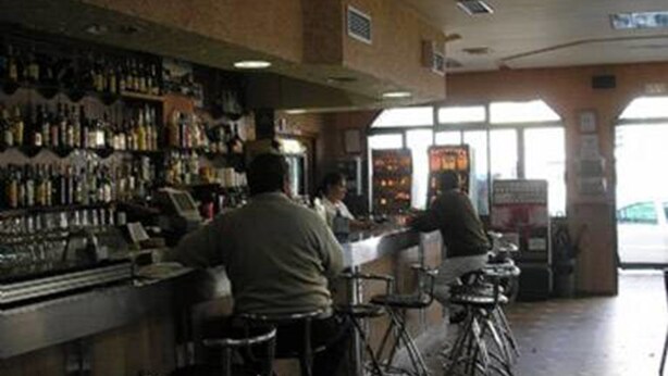 Bar (on property) - Hostal Restaurante El Volante (Moraleja)