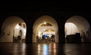 المنطقة المحيطة بالمنشأة