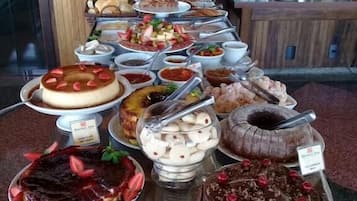 Free daily buffet breakfast