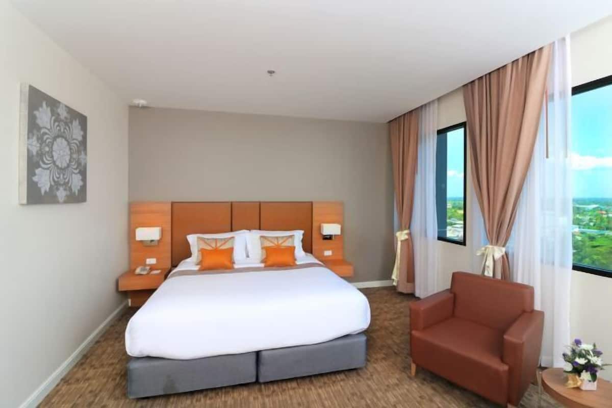 1 quarto, cofres nos quartos, escrivaninha, cortinas blackout