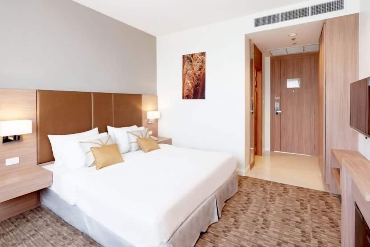 1 quarto, cofres nos quartos, escrivaninha, cortinas blackout