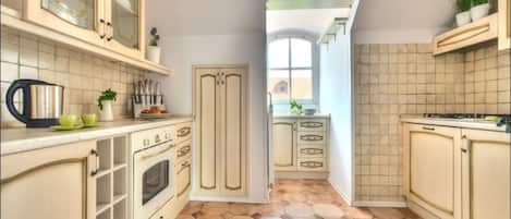 Business Apartment | Private kitchen | Fridge, oven, stovetop, dishwasher