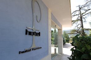 Property entrance - Hotel Ferrero (Bocairente)