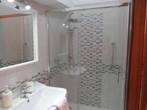 Shower, rainfall showerhead, towels