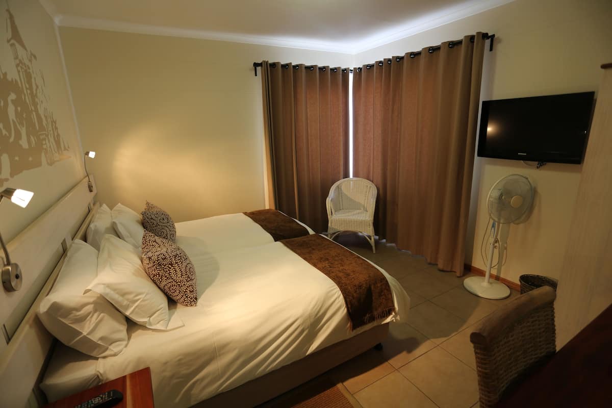 Double Room, Non Smoking | In-room safe, desk, blackout curtains, free WiFi