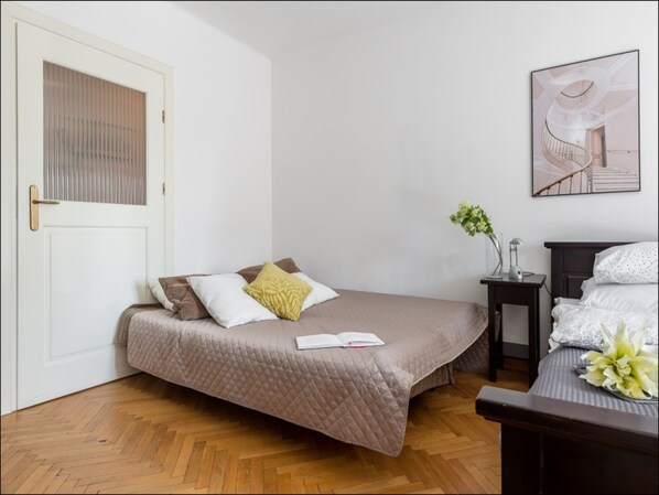 Iron/ironing board, free WiFi, bed sheets - P&O Apartments Miodowa 3 (Warsaw)