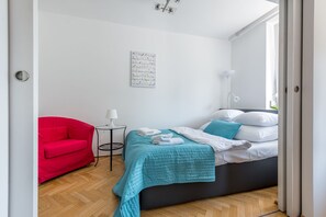 Business Apartment | Iron/ironing board, free WiFi, bed sheets - P&O Apartments Miodowa 4 (Warsaw)