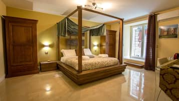 Minibar, in-room safe, desk, soundproofing