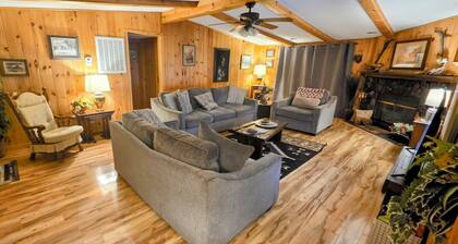 Secluded Cabin 3Bed/3Bath Max 6 people 2 King Masters,15 Minutes To Nashville