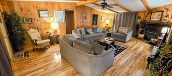 Secluded Cabin 3Bed/3Bath Max 6 people 2 King Masters,15 Minutes To Nashville