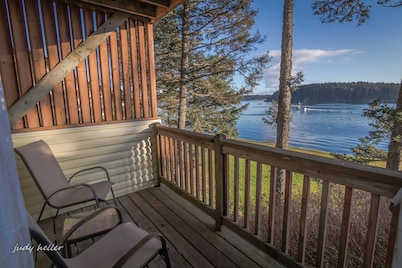 Kodiak Awesome View Vacation Rentals: The  Captains Quarters