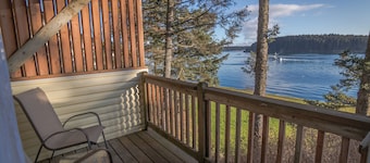 Kodiak Awesome View Vacation Rentals: The Captains Quarters