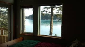 1 bedroom, travel cot, free WiFi, bed sheets