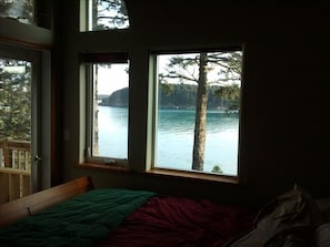 1 bedroom, travel cot, free WiFi, bed sheets