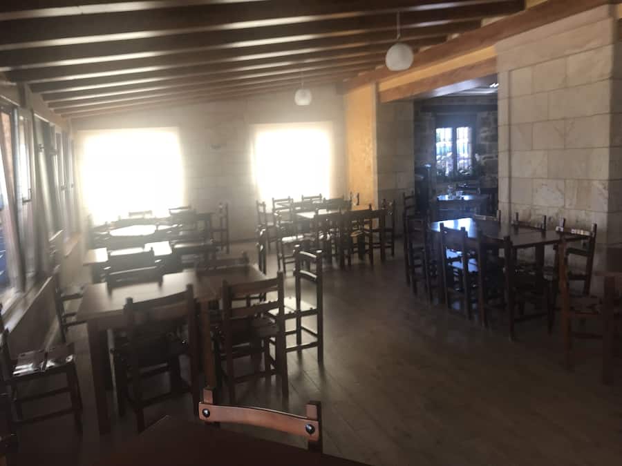 Bar (trong khuôn viên)