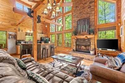 SECLUDED CABIN | SAUNA | HOT TUB | PET FRIENDLY