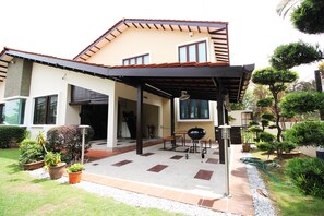 Property grounds - Ohana Luxury Bungalow (Petaling Jaya)