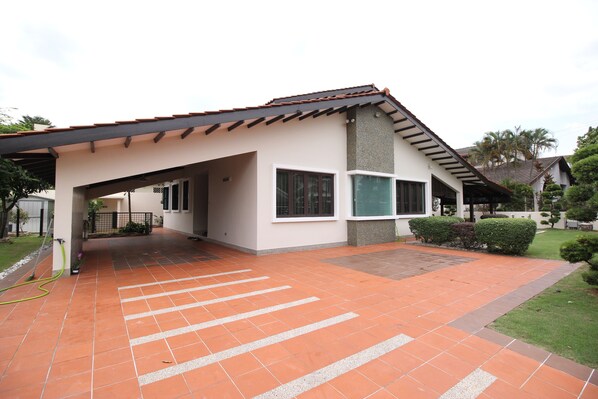 Front of property - Ohana Luxury Bungalow (Petaling Jaya)