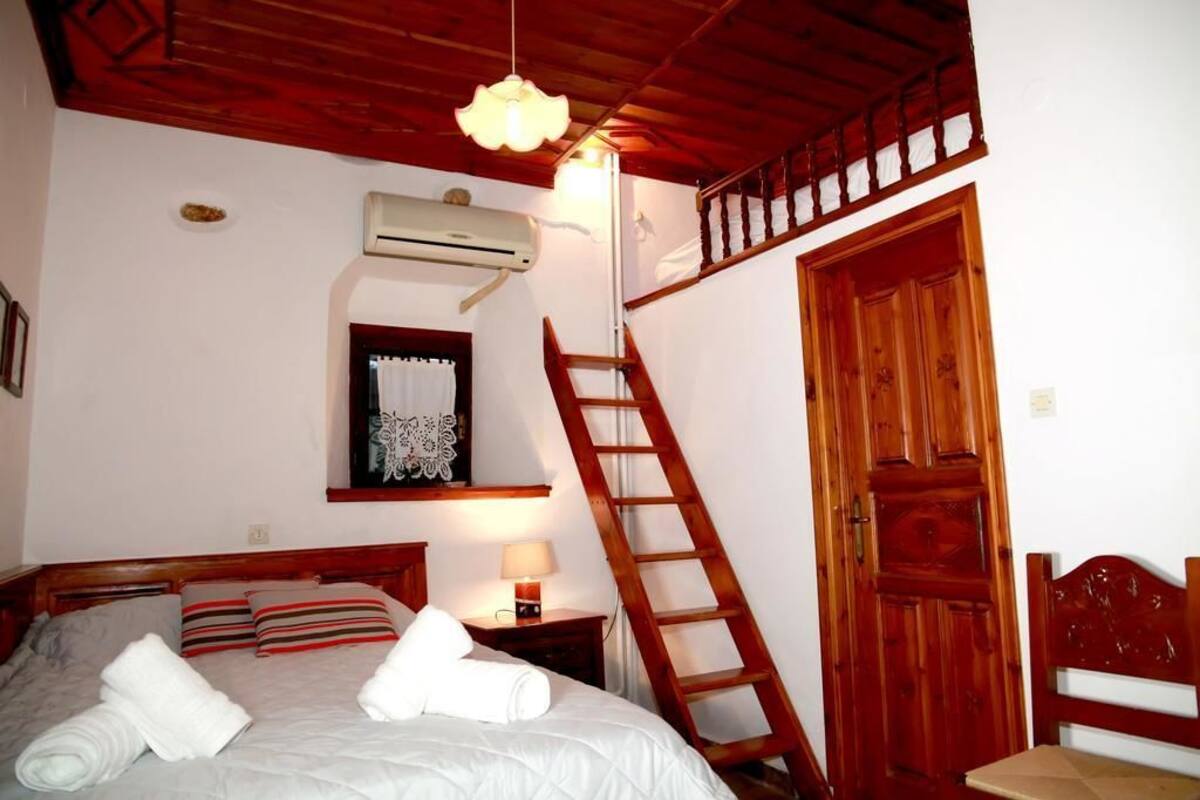 Double Room | In-room safe, iron/ironing board, free cribs/infant beds, free WiFi