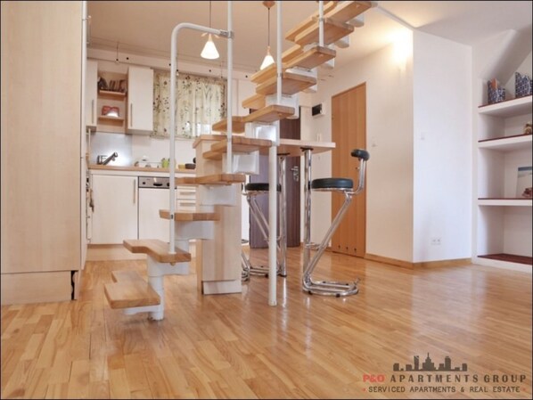 Comfort Apartment | Living area | TV - P&O Apartments Podwale 2 (Warsaw)