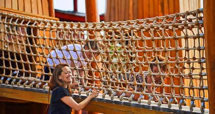 LEGOLAND Wilderness Barrels & Cabins