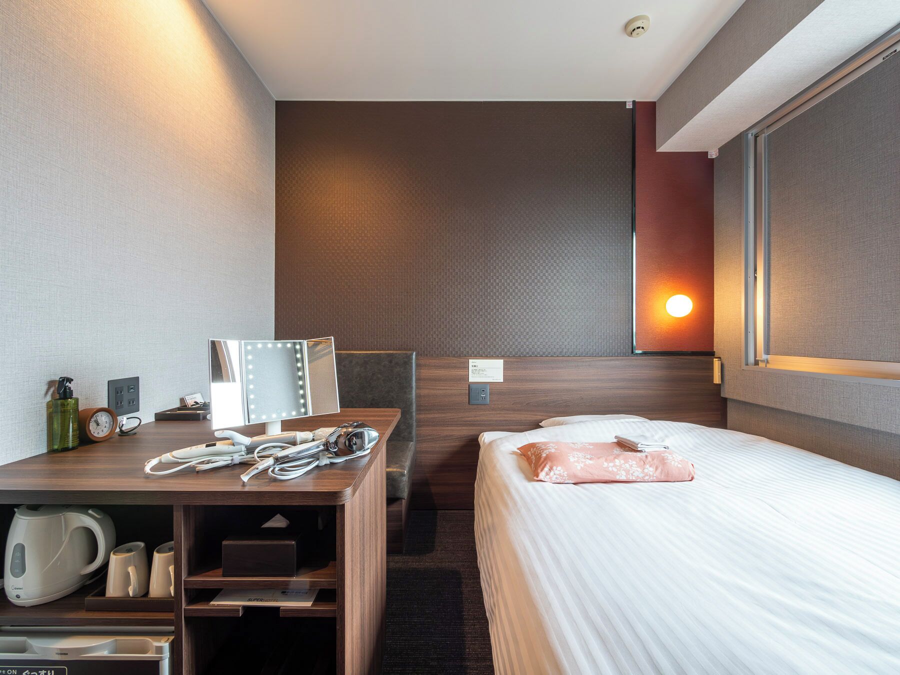 A room for women only | Desk, iron/ironing board, free WiFi, bed sheets