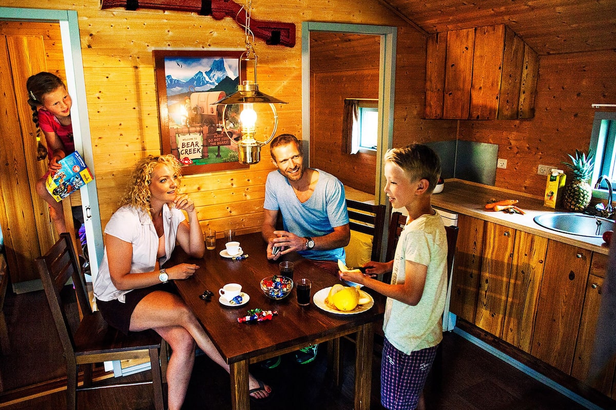 Wild West Cabin (Linen excluded) | 2 多间卧室、婴儿床、免费 WiFi