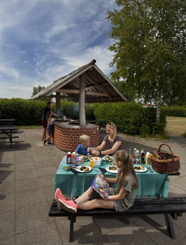 BBQ/picnic area - LEGOLAND Wild West Cabins (Billund)