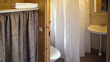 Wild West Cabin (Linen excluded) | Bathroom | Shower