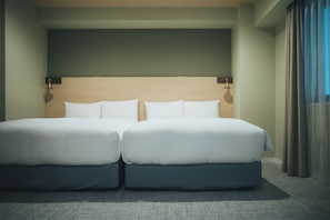 Blackout curtains, iron/ironing board, free WiFi, bed sheets - Meander Osaka (Osaka)