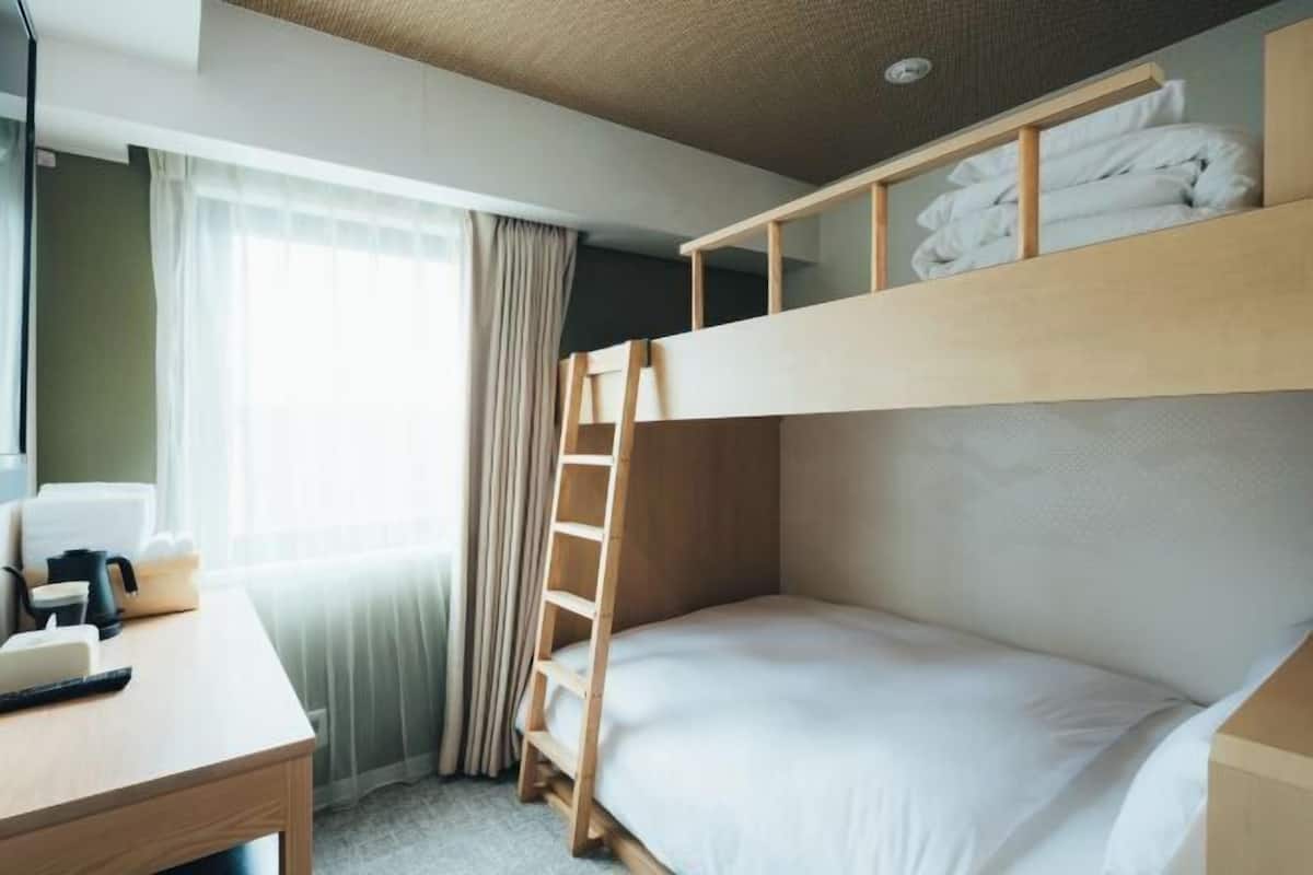1 bedroom, blackout drapes, iron/ironing board, free WiFi