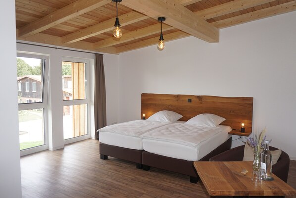 Doppelzimmer | Verdunkelungsvorhänge, schallisolierte Zimmer, kostenloses WLAN