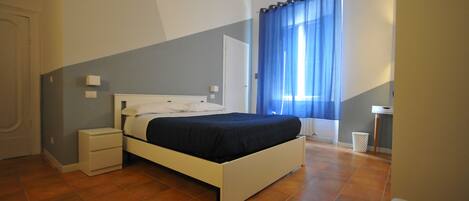 Junior Suite, Non Smoking | Desk, cribs/infant beds, free WiFi, bed sheets