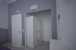 Basic Double Room | Desk, cots/infant beds, free WiFi, bed sheets - B&B Le Pignattelle (Siena)