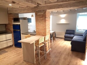 Leilighet – premium | Oppholdsområde | LED-TV