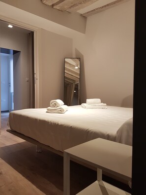 Leilighet – premium | Safe på rommet, skrivebord, lydisolert og strykejern/-brett