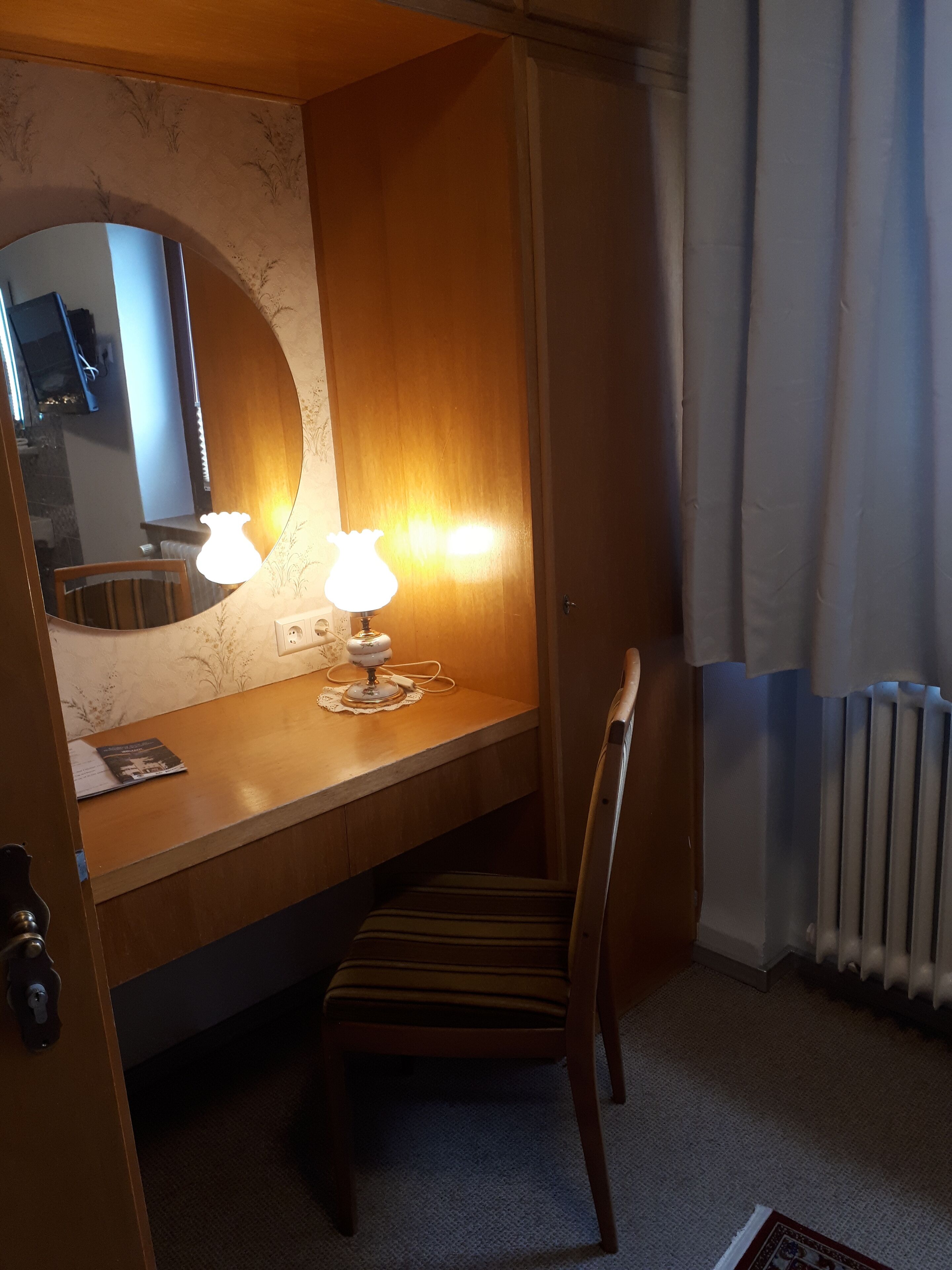 standard single room, 1 bedroom, non smoking, city view | living area | 80-cm flat-screen tv with cable channels, tv