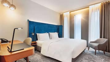 Superior Room (King Bed, on 8.-13. floor) | Egyptian cotton sheets, premium bedding, free minibar, in-room safe