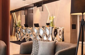 Reception - Leonardo Royal Hotel Munich Bavaria Towers (Munich)