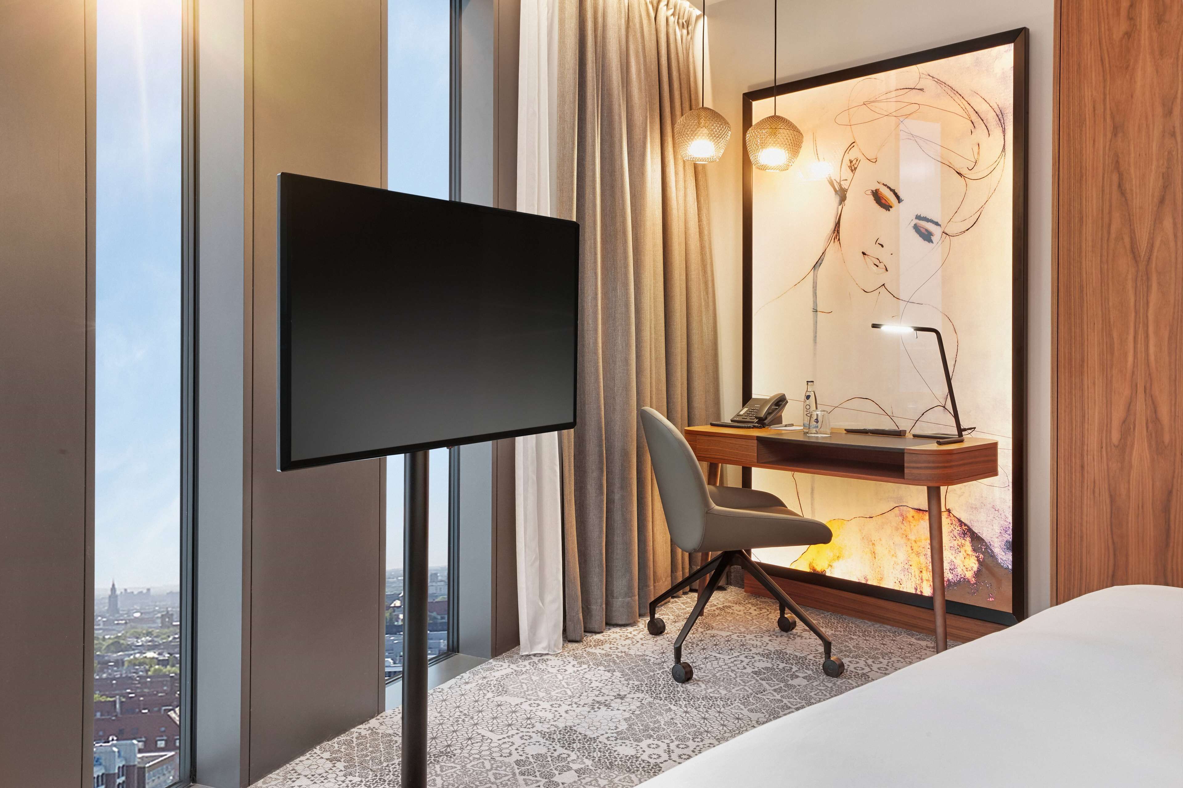 panoramic room, club lounge access | egyptian cotton sheets, premium bedding, free minibar, in-room safe