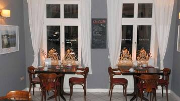 Daily buffet breakfast (EUR 7.5 per person)
