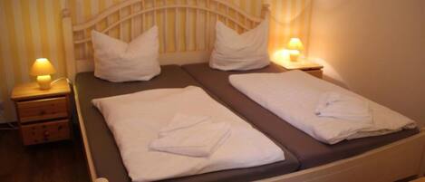 Familienzimmer | Individuell dekoriert, individuell eingerichtet, Schreibtisch