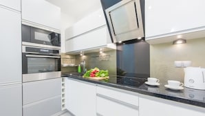 Appartamento Comfort | Cucina privata | Frigorifero, forno, piano cottura, bollitore elettrico