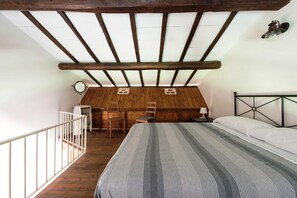 Literie de qualité supérieure, bureau, rideaux occultants