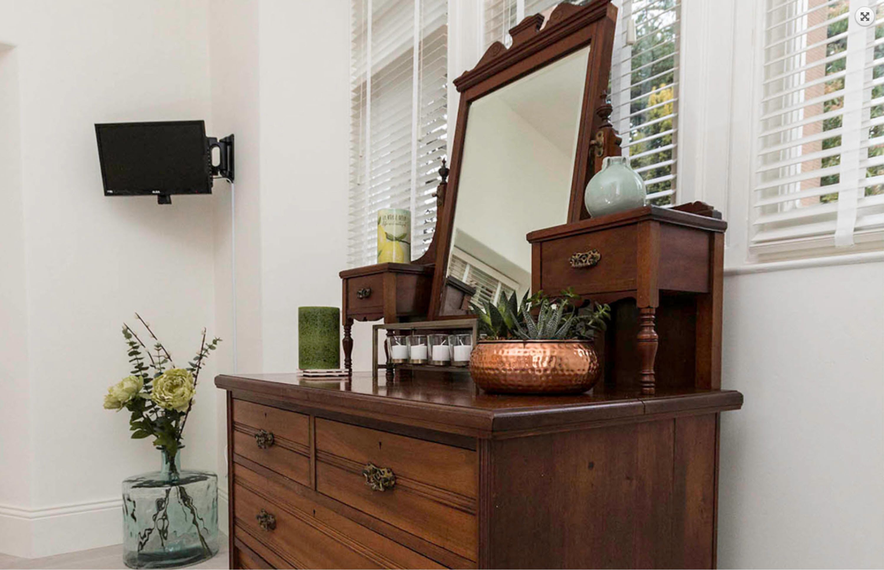 Cottage, Multiple Beds, Non Smoking | 2 bedrooms, Egyptian cotton sheets, premium bedding, free WiFi