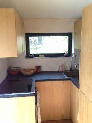 Fridge, oven, stovetop, dishwasher - Small farmhouse in olive grove with swimming pool (Coaraze)