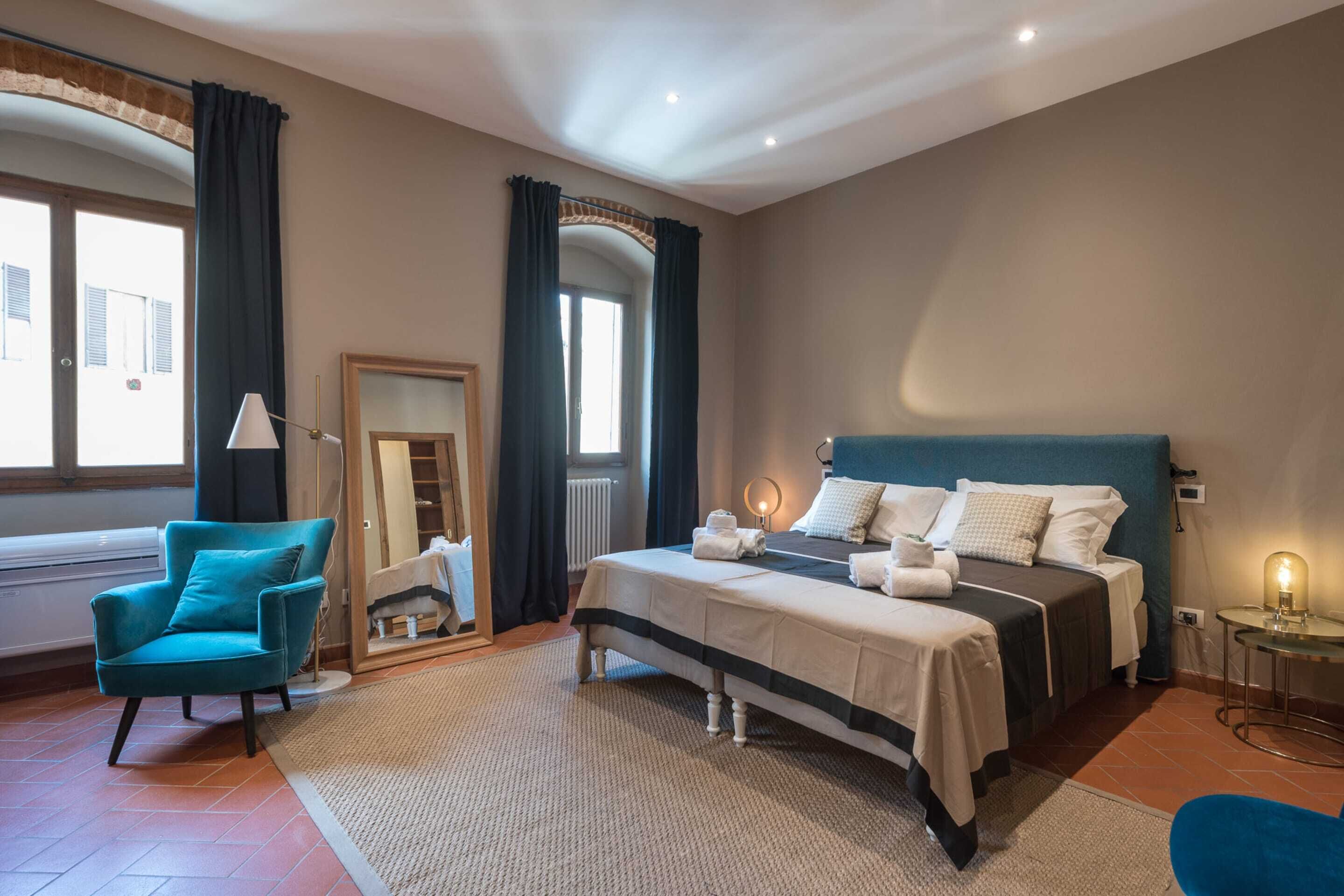 2 عدّة غرف نوم وأغطية فراش متميزة  وطراز فريد لكل وحدة ومكتب